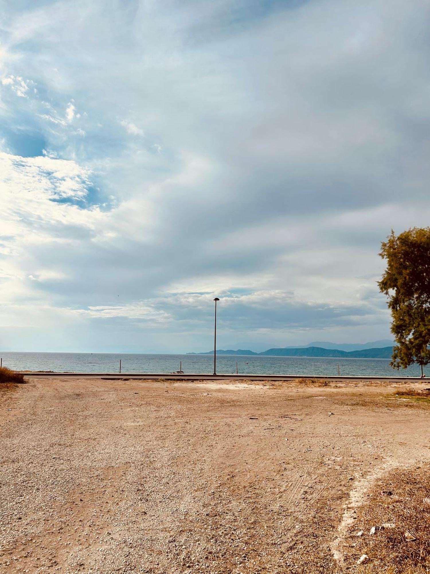 Marina'S Seacret Apartment Corinth Exteriör bild